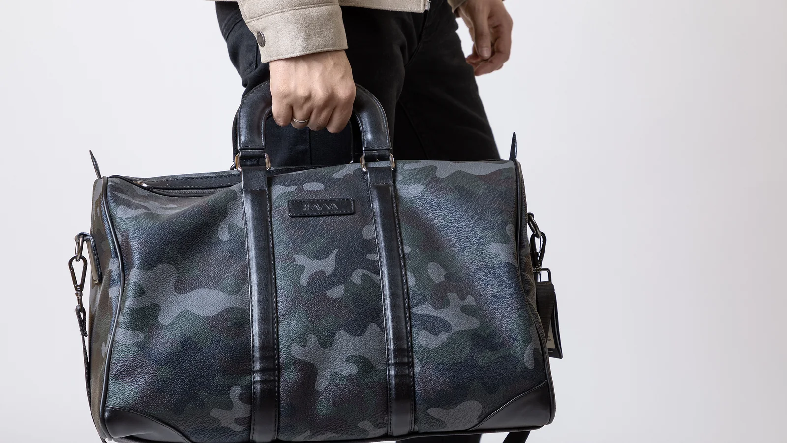Sac de week-end avec pull et carnet