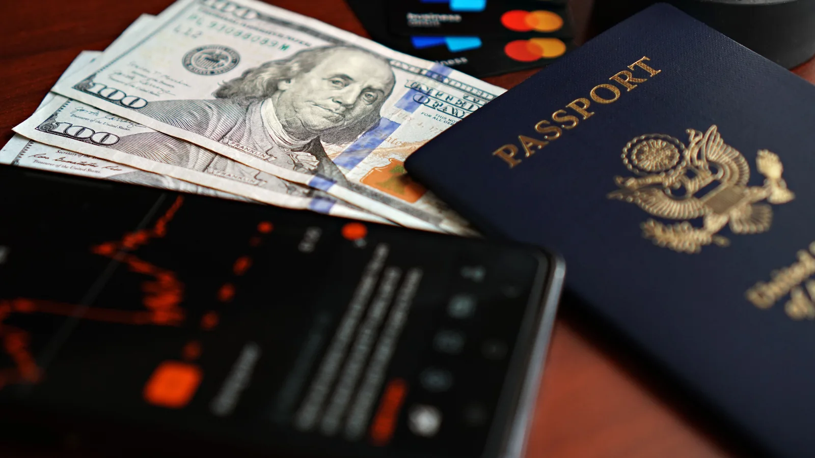 Sac de voyage avec passeport et téléphone